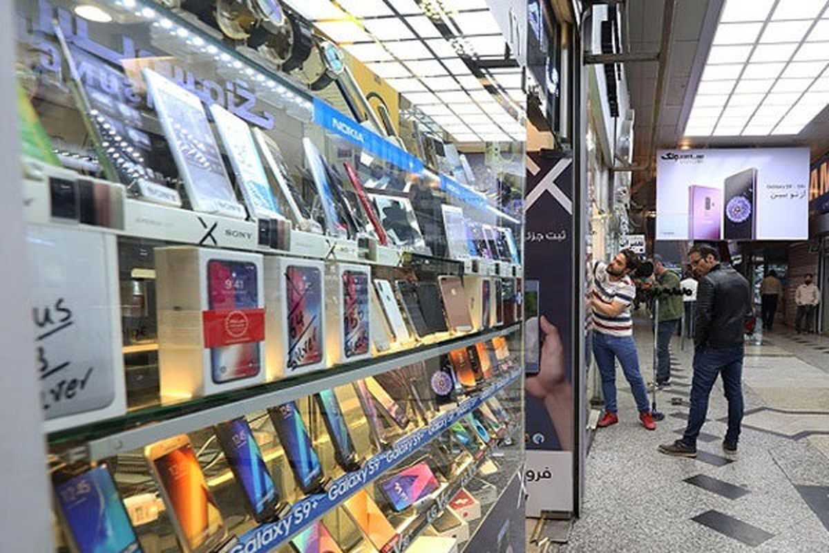 با حقوق یک ماه کارگر کدام گوشی ها را می توان خرید